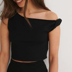 NA-KD Twisted Shoulder Top Black XXS